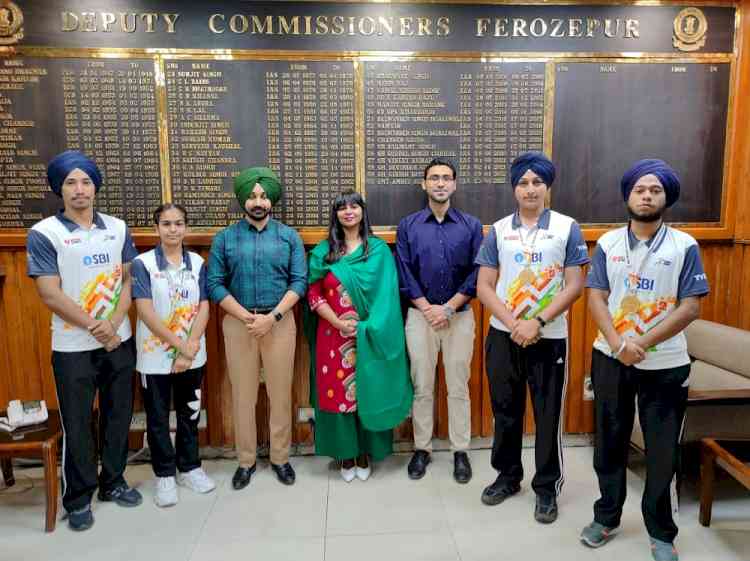 Deputy Commissioner honors four players from Ferozepur who won gold medals in khelo india youth games