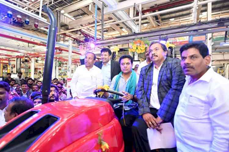 Mahindra rolls-out 300,000 th tractor made at Telangana factory