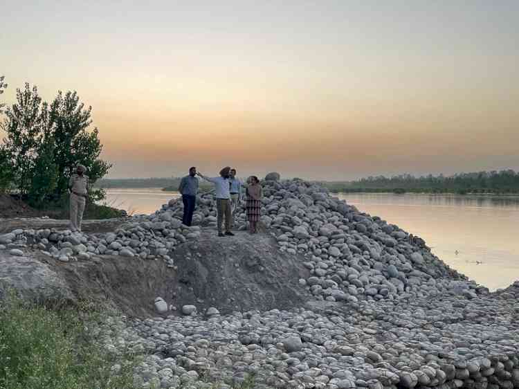 DC Ludhiana reviews flood protection works ahead of monsoon season, also inspected Dhussi Bandh