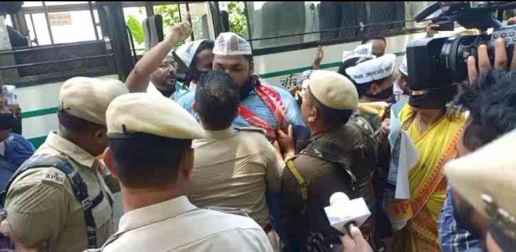 Guwahati: AAP workers detained during protest at Raj Bhavan