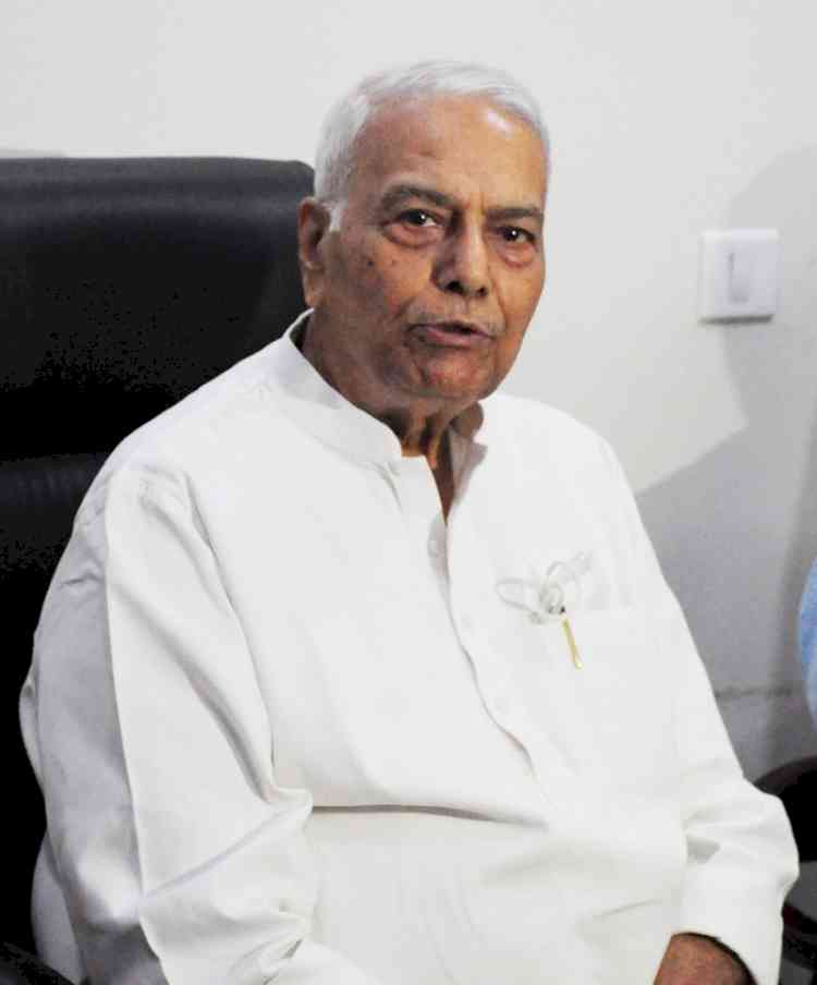 Prez poll: Sinha to file nomination on Monday but fissures appear in Oppn