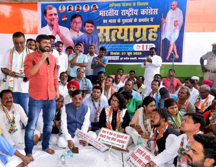 Kanhaiya Kumar leaves Patna Satyagrah venue after ABVP protest