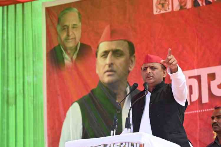 Yadav veterans criticise Akhilesh