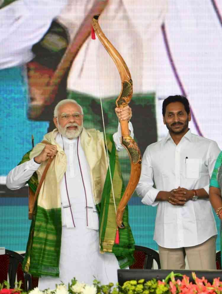 PM gets unusual gift from Andhra Pradesh CM