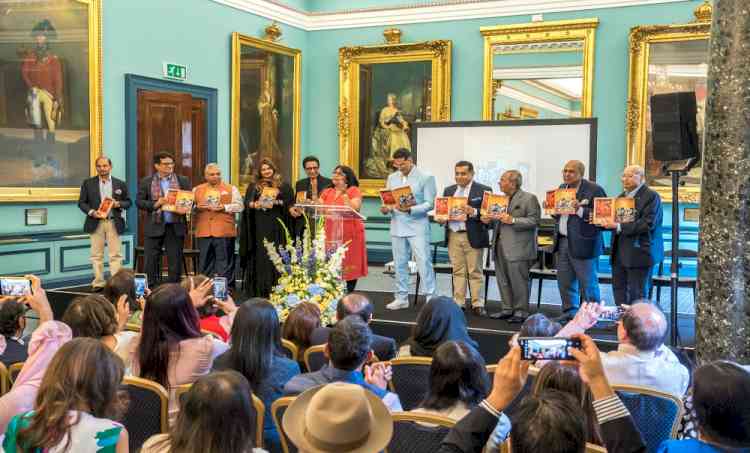 Akshay Kumar launches in London “Hindujas and Bollywood”: Book by film critic Ajit Rai captures Hinduja Family’s contribution to Indian Cinema