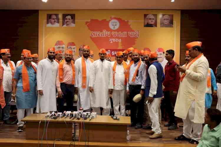 Congress leaders in Gujarat join BJP