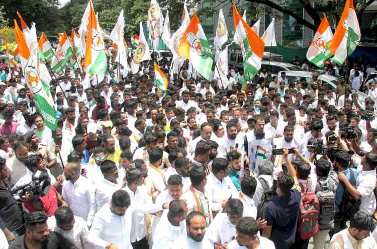 Youth Congress protests over rising LPG cylinder prices