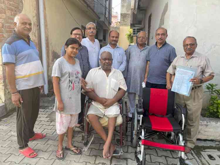 Bharat Vikas Parishad Vivekananda Sewa Trust donates motorised wheel chair to city resident