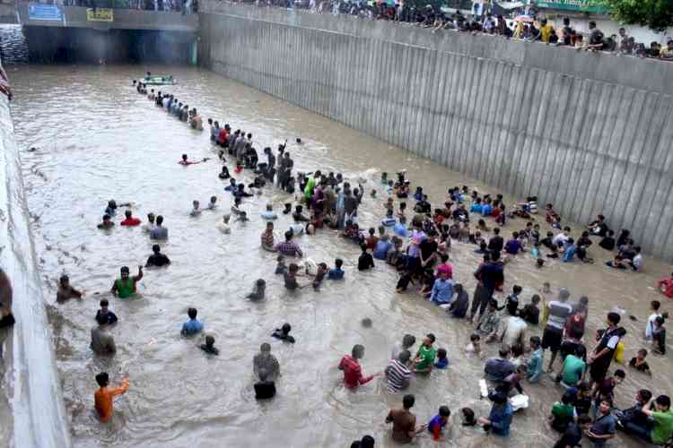 97 dead, 101 injured due to torrential rain in Pak