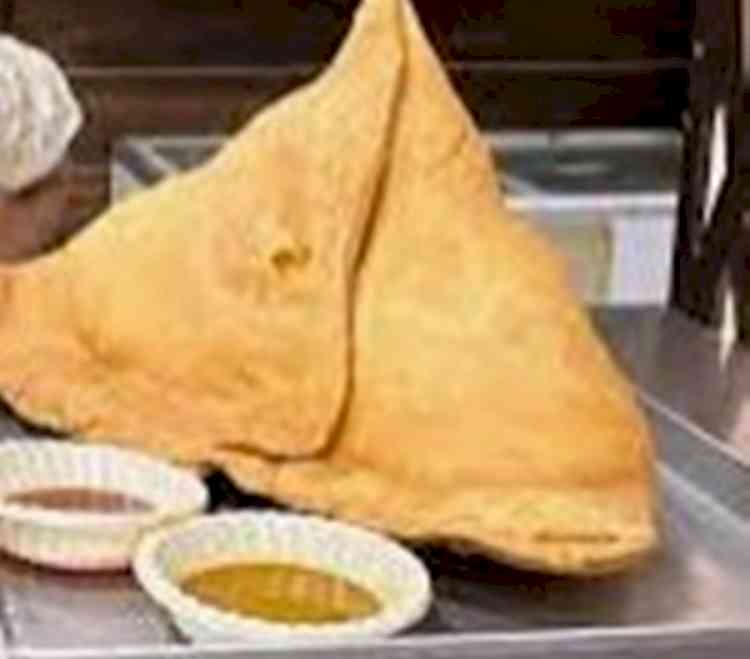 Bahubali samosa challenge: Eat in 30 minutes and earn Rs 51,000
