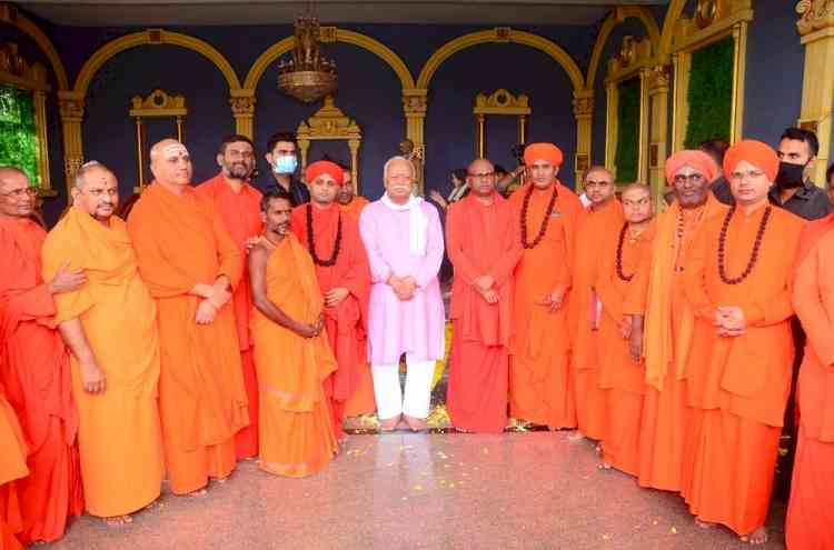 Religious seers closer to us than politicians: Mohan Bhagwat