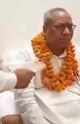 UP Minister 'worshipped' on Guru Purnima