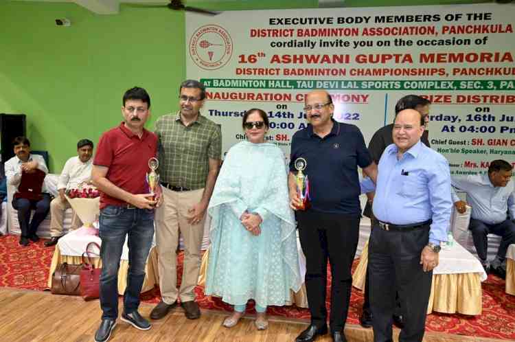 Vinod Mittal, Avasthi win district badminton championship 