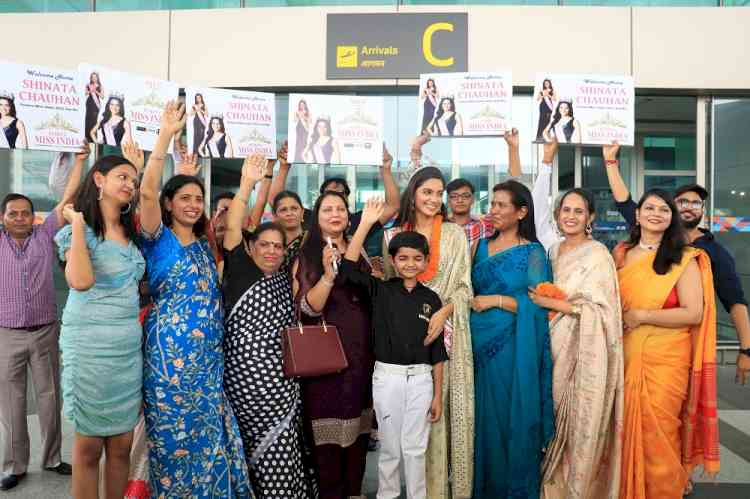 Delhi girl Shinata Chauhan- Femina Miss India 2nd Runners up 2022 receives warm welcome at IGI airport