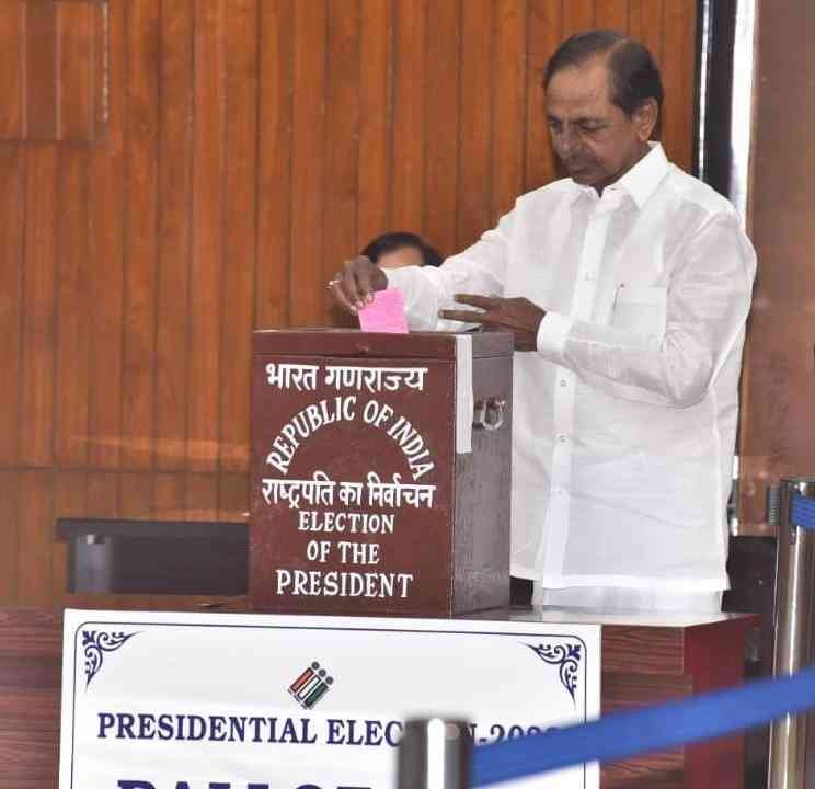 Prez poll: Barring 4, all MLAs in Telugu states cast votes