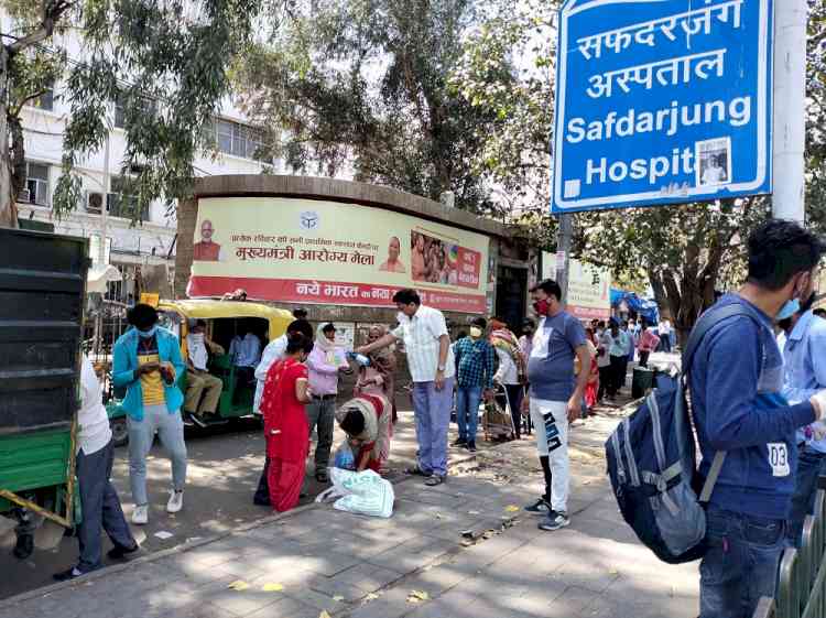 DCW issues notice to Safdarjung Hospital over delivery of woman outside building