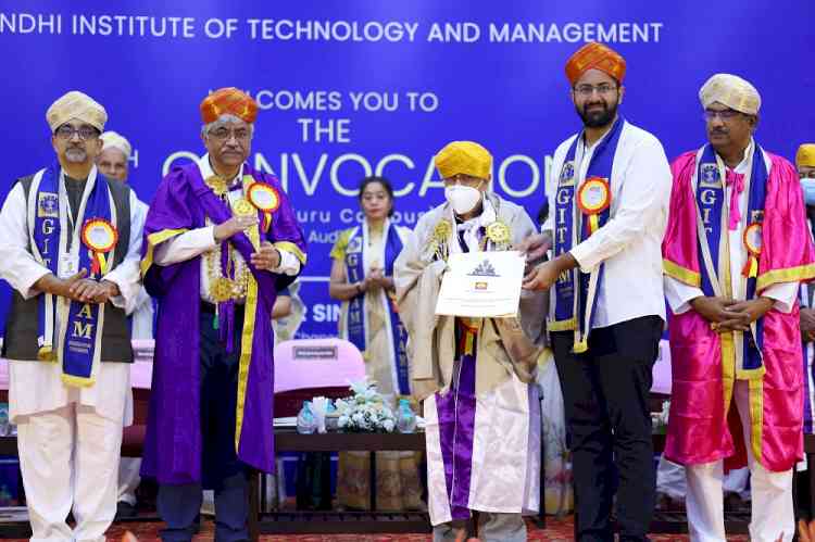 GITAM Bengaluru hosts 13th convocation, Honours Girish Kasaravalli and V Rajaraman