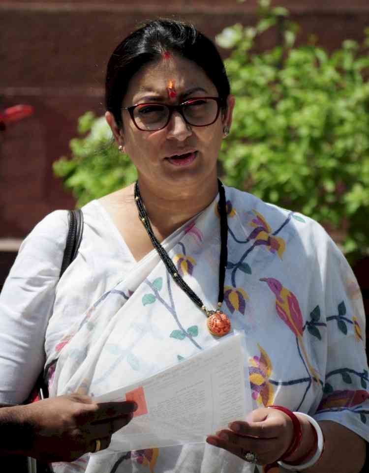 Smriti Irani sends legal notice to Congress over 'malicious allegations' against daughter