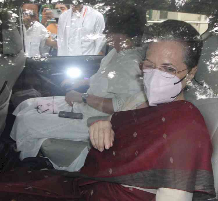 Delhi Police hired 100 photographers to capture Cong moves during Rahul, Sonia's ED questioning