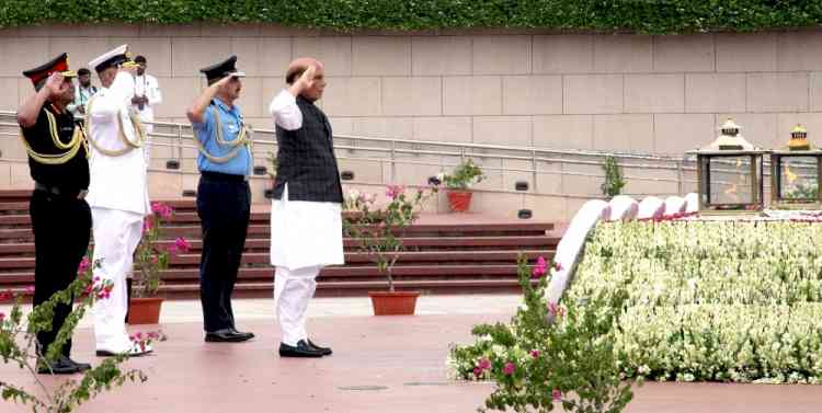 Kargil Vijay Diwas: Service chiefs lay wreaths at National War Memorial