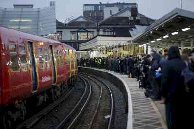 New rail strike disrupts UK train services