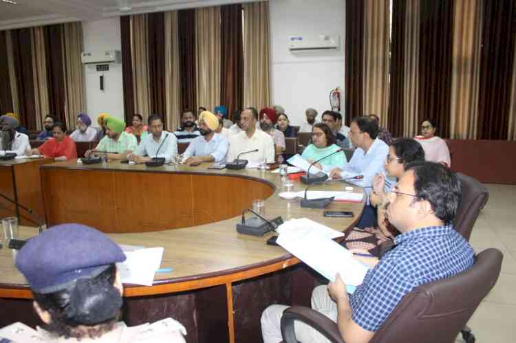 DC reviews arrangements for state level Independence Day function
