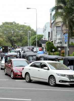 SL police arrest 13 for unruly behaviour at fuel stations