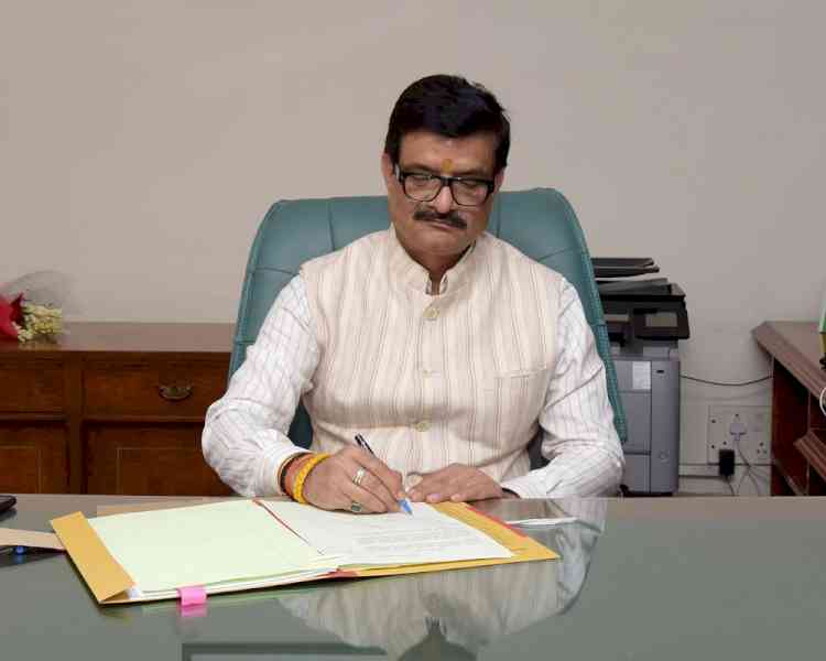 Satyendra Prakash assumes charge as Principal DG of PIB