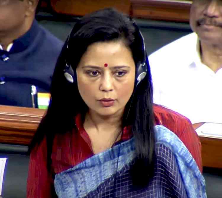 'Jholewala fakir' in Parliament since 2019, says Mahua