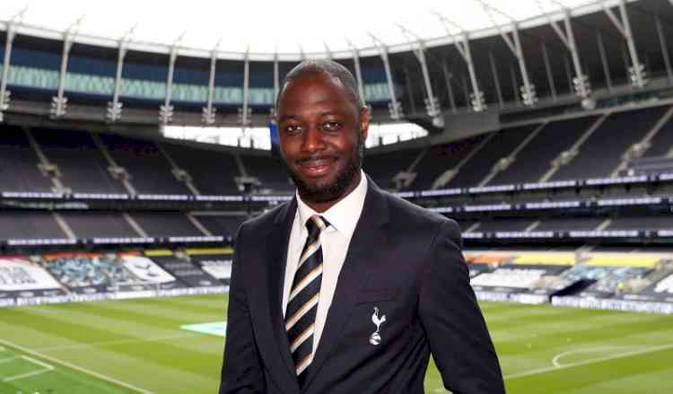 Tottenham legend Ledley King shares tips with Kerala Blasters FC's young footballers