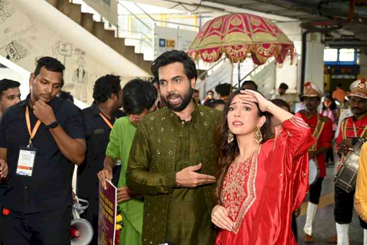 Munnes and Mahi look for a bride for a day for Munnes amidst the hustle bustle of the Mumbai Metro