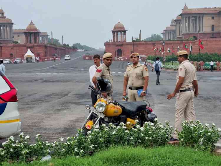 Cong MPs begin their march from Parliament to Rashtrapati Bhavan