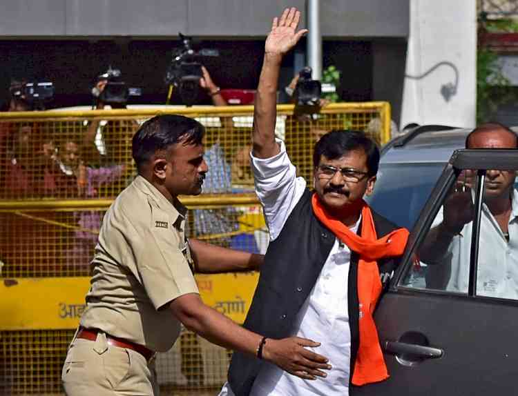 ED grills Sanjay Raut, wife in Patra Chawl scam case (Ld)