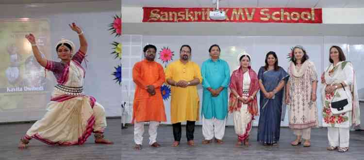 Sanskriti KMV School stages SPIC MACAY Program