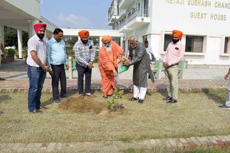 Padma Shri Sant Balbir Singh Seechewal visited Central University of Punjab