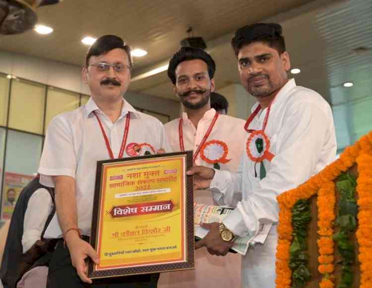 Union Minister honours Max doc for contributions in cardiovascular management