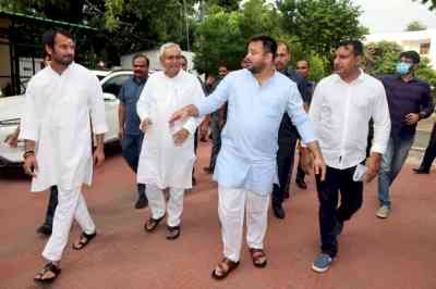 After quitting, Nitish goes to Rabri Devi's house to meet Tejashwi