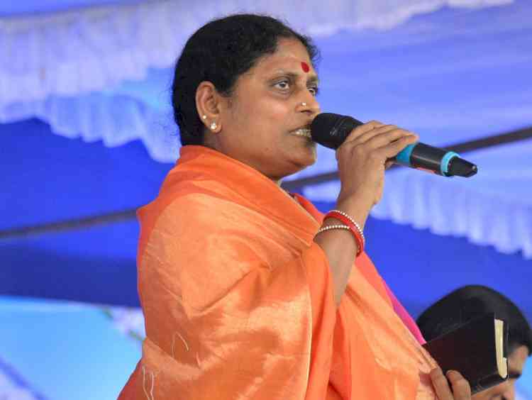 AP CM's mother escapes unhurt in accident