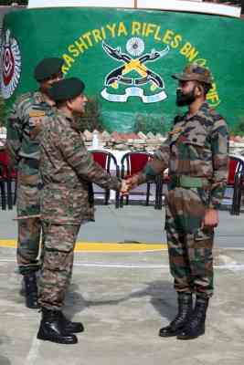 Northern Army commander reviews security situation in Kashmir