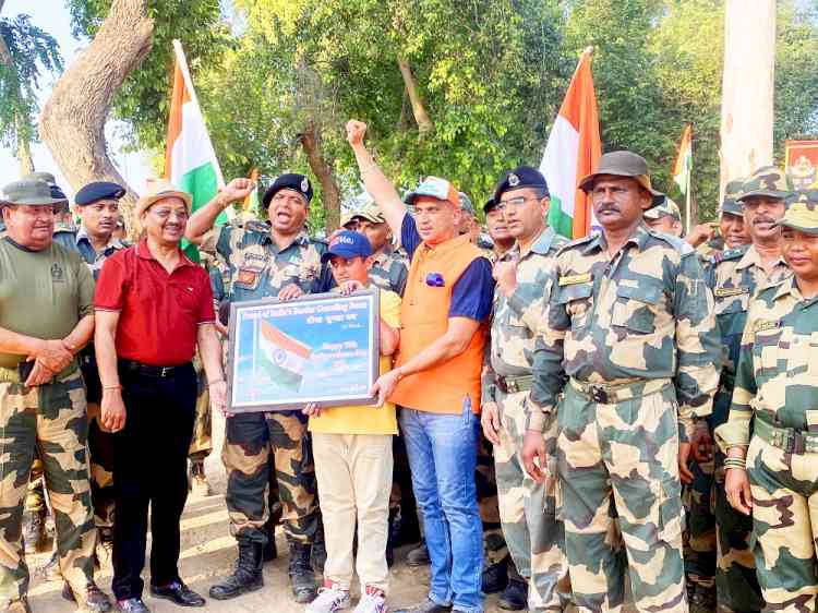 Portrait depicting significance of Azadi Ka Amrit Mahotsav – Har Ghar Tiranga presented to Jawans of border guarding force