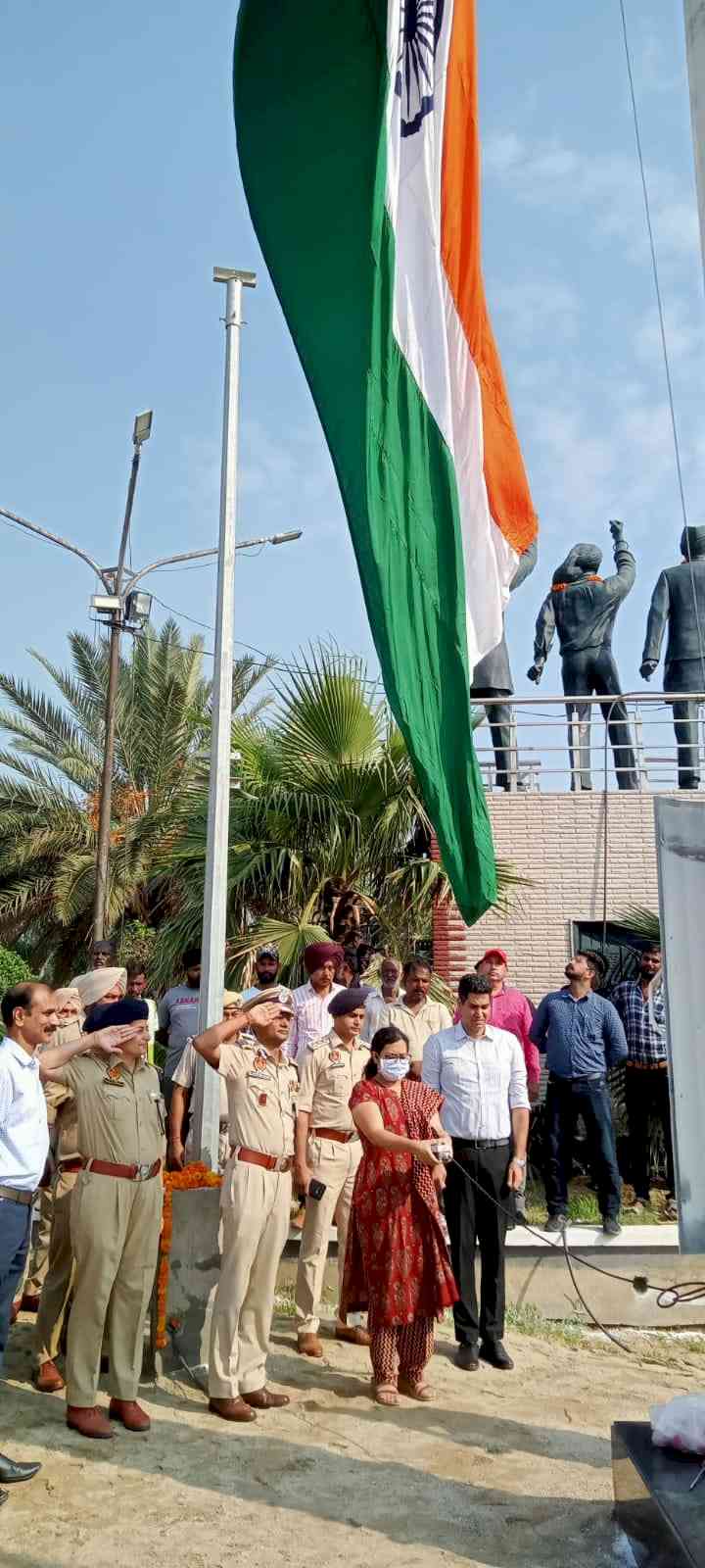 Azadi Ka Amrit Mahotsav- DC hoists 100-ft high National Flag on Jagraon Bridge