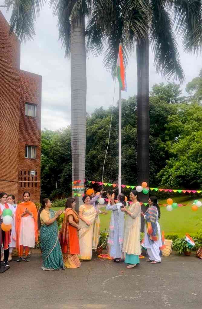 Flag Hoisted at GHSC-10 to mark the Celebrations of 76th Independence Day