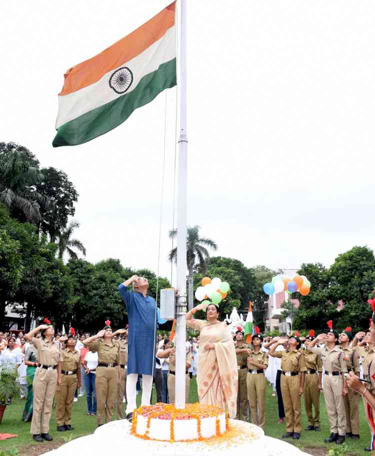 KMV marks celebration of 75th Independence Day with Flag Hoisting ceremony 