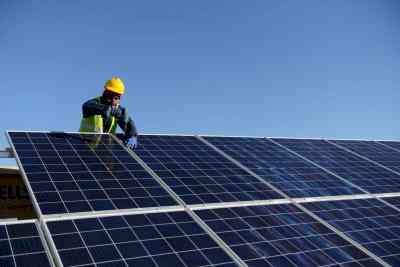 Renewable Energy India: REC showcases its new Alpha Pure-R solar panel