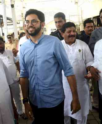 Festival season politics: BJP needles Shiv Sena in Thackeray Jr's bastion