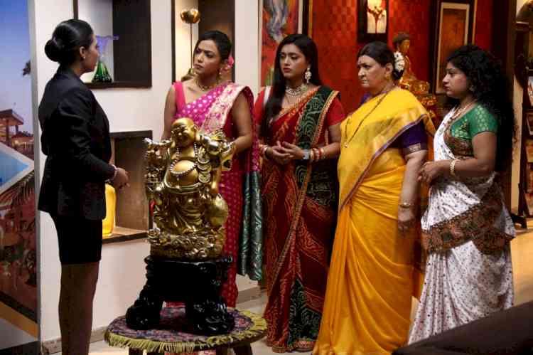 Why is Vandana and her girl gang being stopped from entering a restaurant? Find out on Sony SAB’s Wagle Ki Duniya