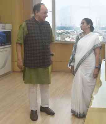 Subramanian Swamy meets Mamata Banerjee at Nabanna