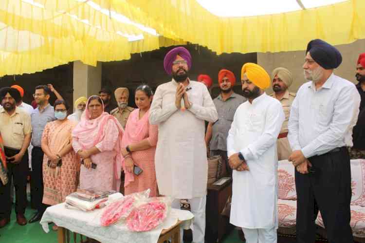 Disregarding party affiliation, Cabinet Minister Kuldeep Singh Dhaliwal felicitates Congress sarpanch for launching a crusade against drugs in her village