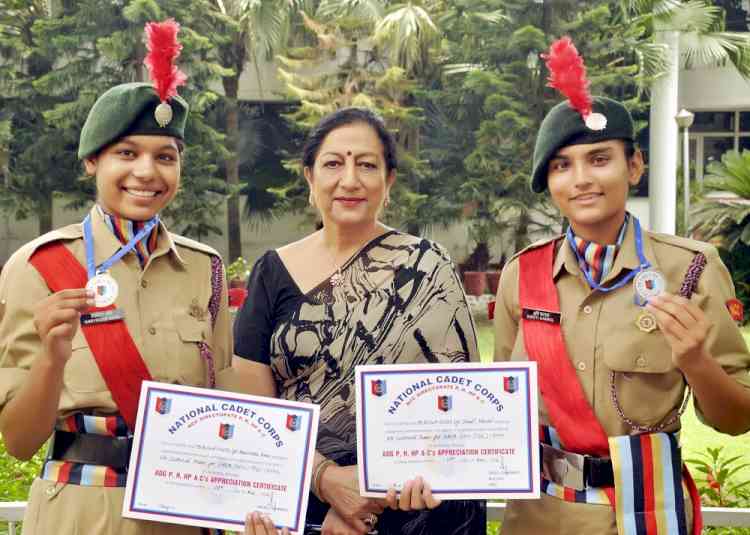 KMV’s NCC cadets Shruti Karwal and Harvinder Kaur participated in Independence Day celebrations at New Delhi
