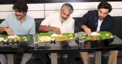 Ranbir enjoys a meal off a banana leaf with Rajamouli, Nagarjuna